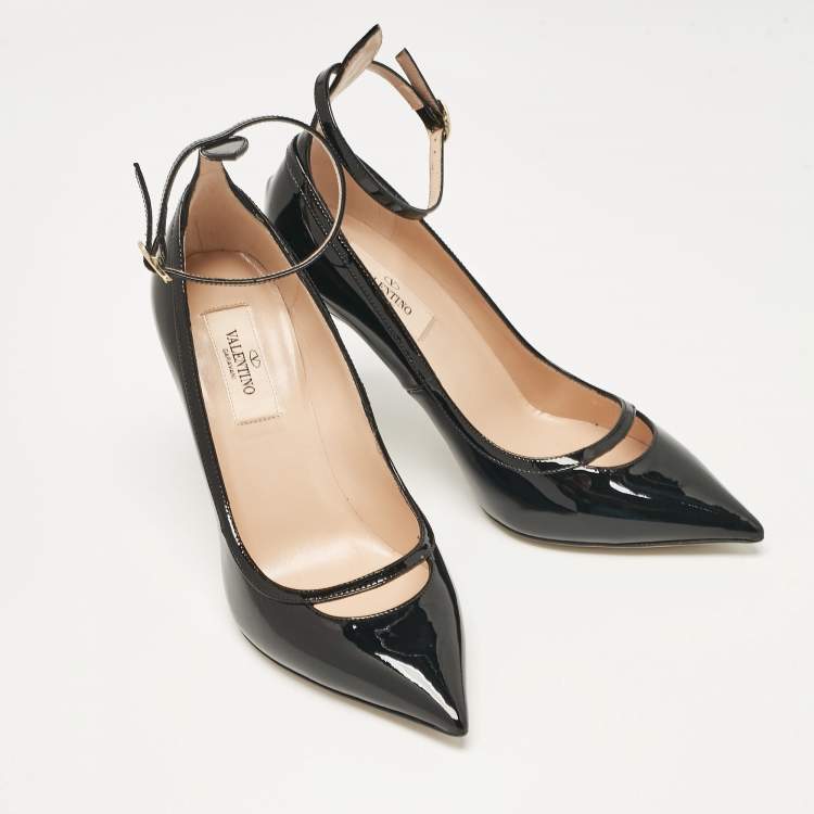 مملوكة مسبقًا Valentino Black Patent Leather Pointed Toe Ankle Strap Pumps Size 37