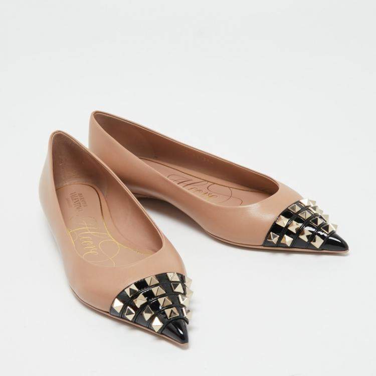 Pre Owned Valentino Beige/Black Leather Rockstud Ballet Flats Size 37.5
