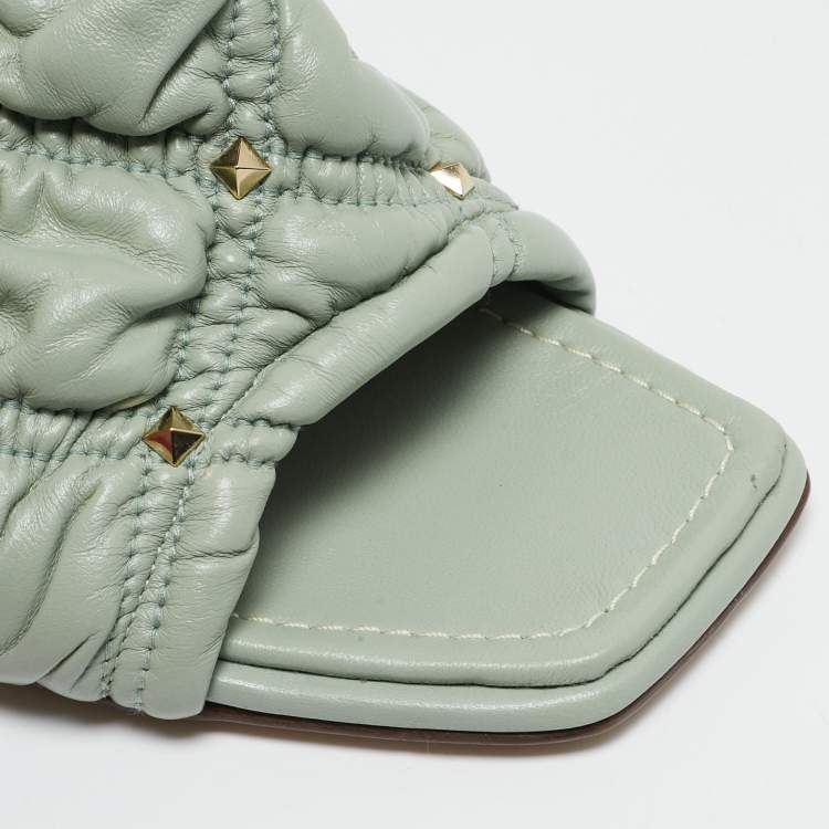 مملوكة مسبقًا Valentino Mint Green Quilted Leather Rockstud Open Toe Mules Size 39