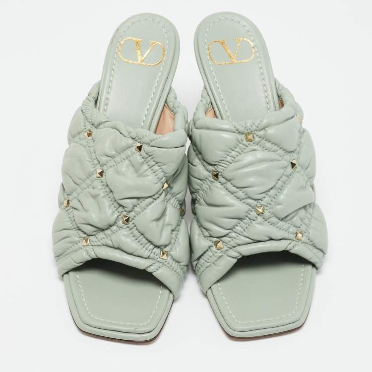 مملوكة مسبقًا Valentino Mint Green Quilted Leather Rockstud Open Toe Mules Size 39