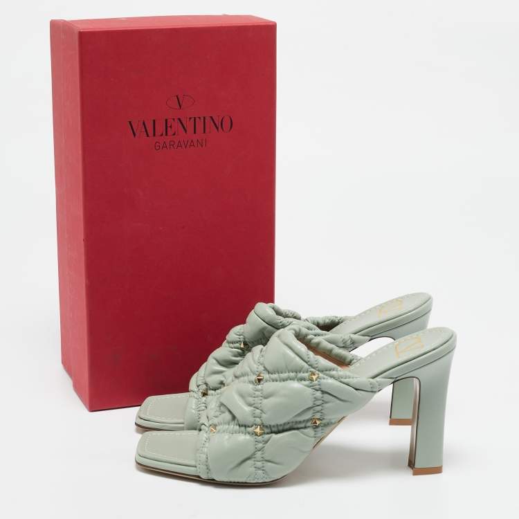 مملوكة مسبقًا Valentino Mint Green Quilted Leather Rockstud Open Toe Mules Size 39