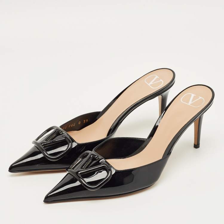 مملوكة مسبقًا Valentino VLogo Size 39 Black Patent Leather Mules