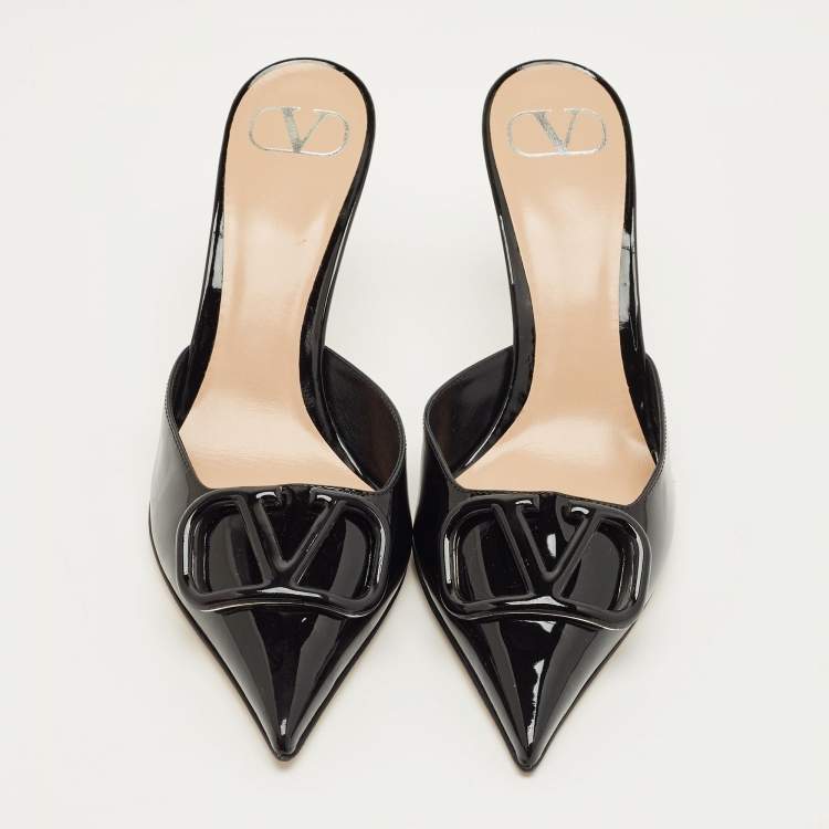 مملوكة مسبقًا Valentino VLogo Size 39 Black Patent Leather Mules