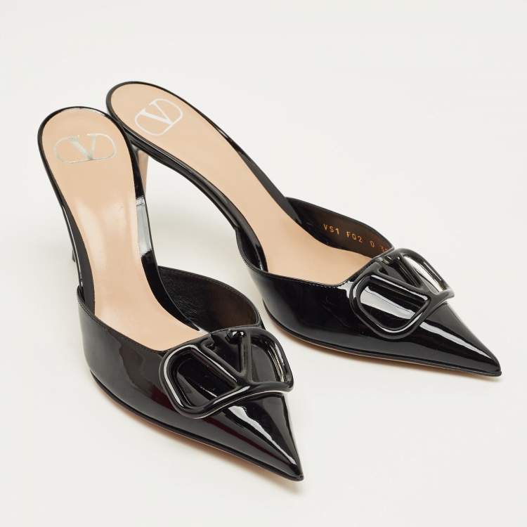 مملوكة مسبقًا Valentino VLogo Size 39 Black Patent Leather Mules