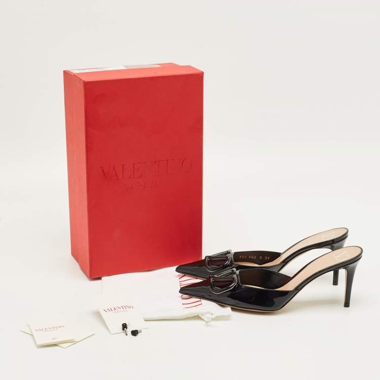 مملوكة مسبقًا Valentino VLogo Size 39 Black Patent Leather Mules