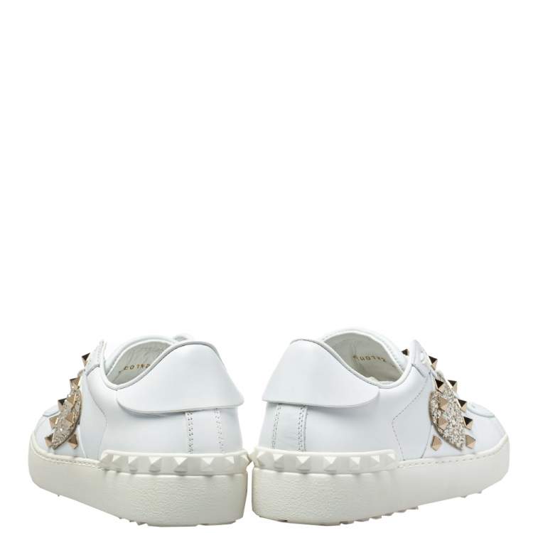 Pre Owned Valentino White Heart Embroidered Leather Rockstud Untitled Sneakers Size 38