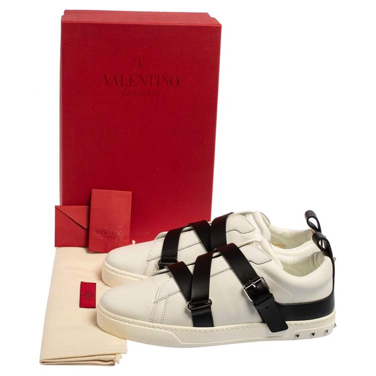 مملوكة مسبقًا Valentino White/Black Leather Buckle Strap Rockstud Sneakers Size 40