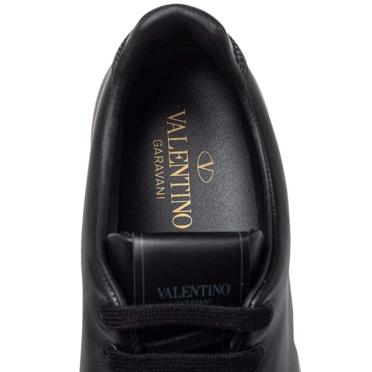 مملوكة مسبقًا Valentino Black Leather VLogo Low Top Sneakers Size 39