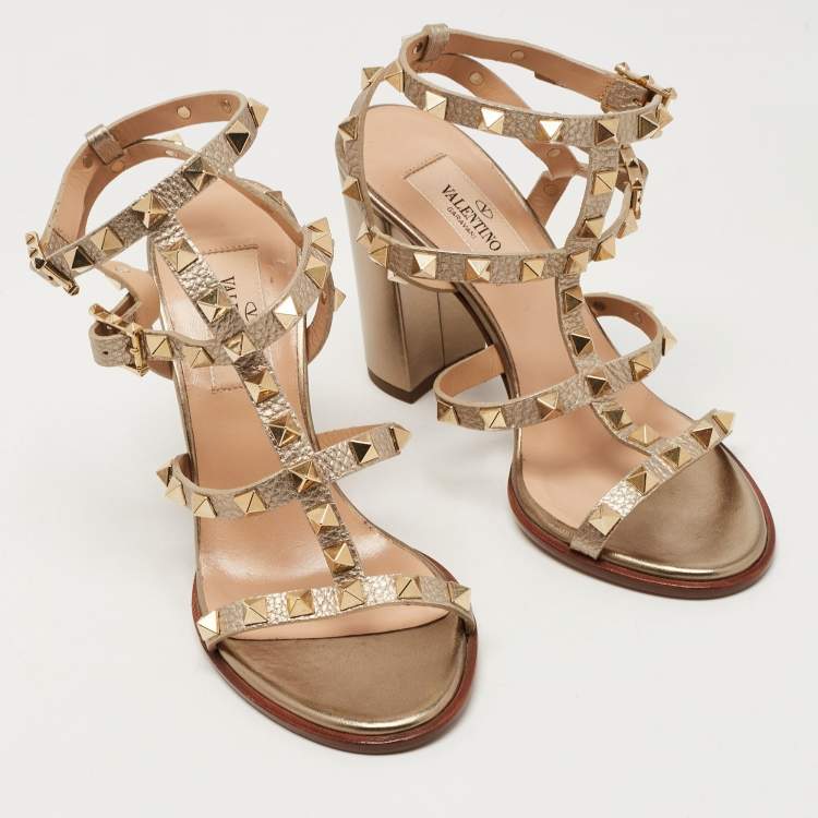 مملوكة مسبقًا Valentino Metallic Leather Rockstud Ankle Strap Sandals Size 35
