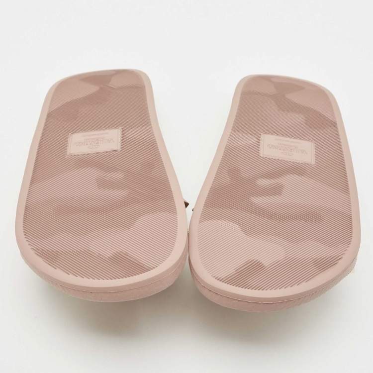 Pre Owned Valentino Green Rubber Rockstud Flat Slides Size 40