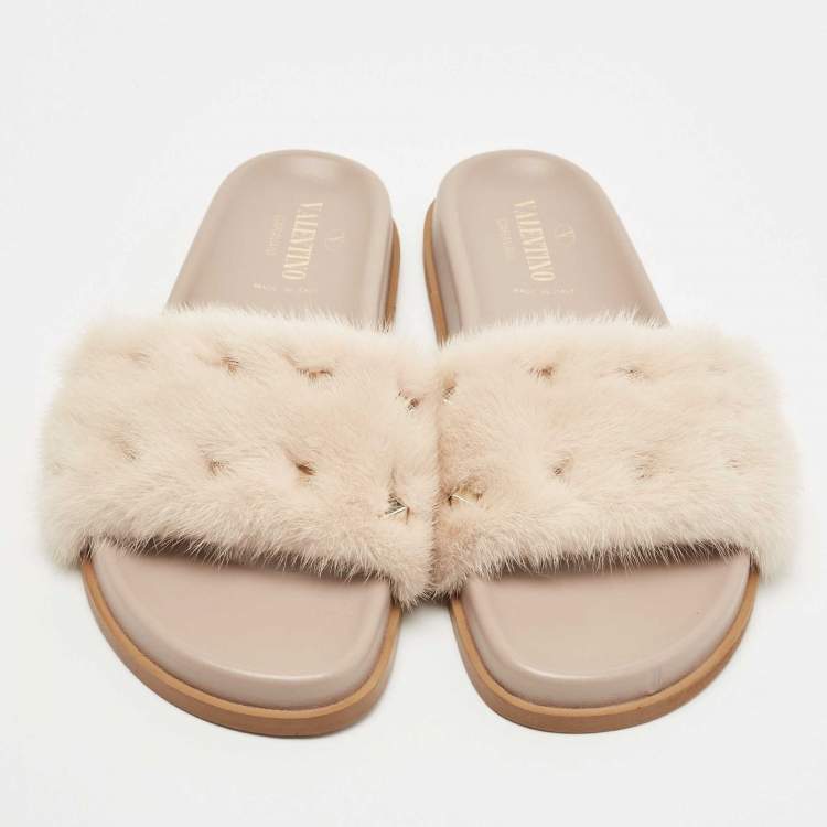 Pre Owned Valentino White Cream Fur Rockstud Flat Slides Size 40