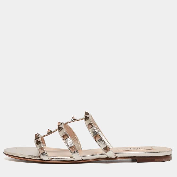 مملوكة مسبقًا Valentino Gold Foil Leather Rockstud Strappy Flat Sandals Size 37