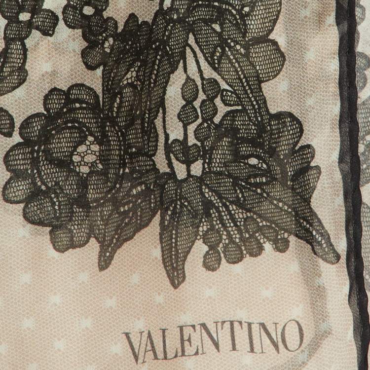مملوكة مسبقًا Valentino Cream Floral Lace Print Silk Stole