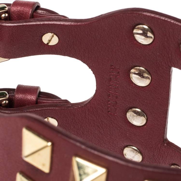 مملوكة مسبقًا Valentino Oxblood Leather Gold Tone Rockstud Wide Bracelet