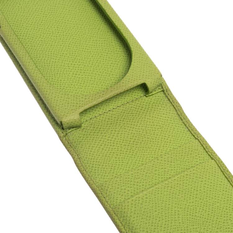Pre Owned Valentino Green Grained Leather Rockstud iPhone 5 Flip Case