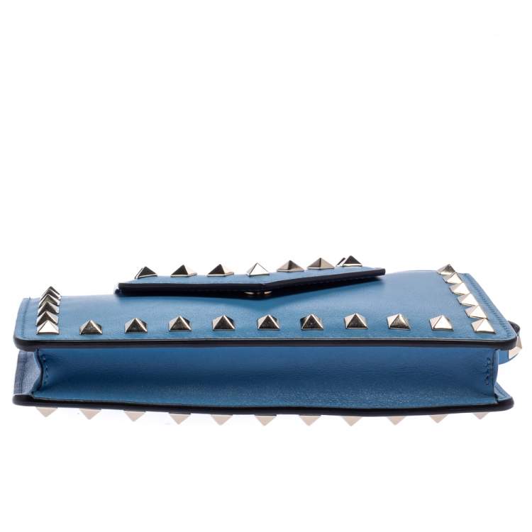 Pre Owned Valentino Blue Leather Rockstud Chain Phone Case