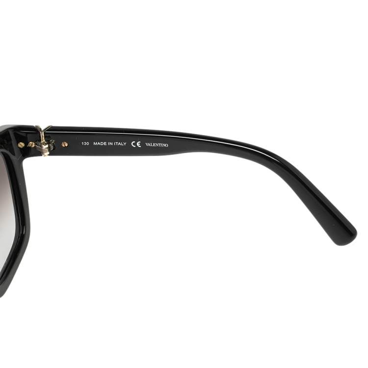 Pre Owned Valentino Black Rockstud V675S Wayfarer Gradient Sunglasses