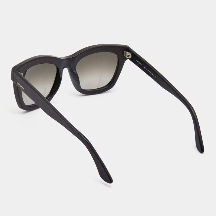 Pre Owned Valentino Black Matte Rockstud Wayfarer Sunglasses
