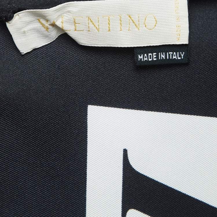 Pre Owned Valentino White/Black Signature Print Silk Square Scarf