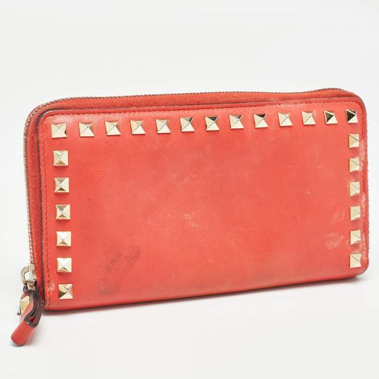 Pre Owned Valentino Red Leather Rockstud Zip Around Continental Wallet