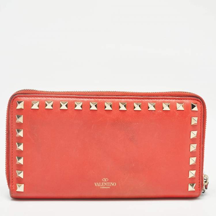 Pre Owned Valentino Red Leather Rockstud Zip Around Continental Wallet