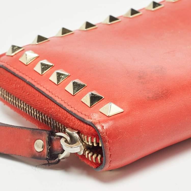 Pre Owned Valentino Red Leather Rockstud Zip Around Continental Wallet