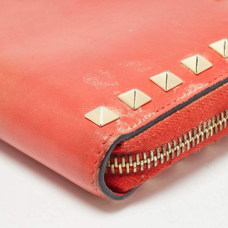 Pre Owned Valentino Red Leather Rockstud Zip Around Continental Wallet