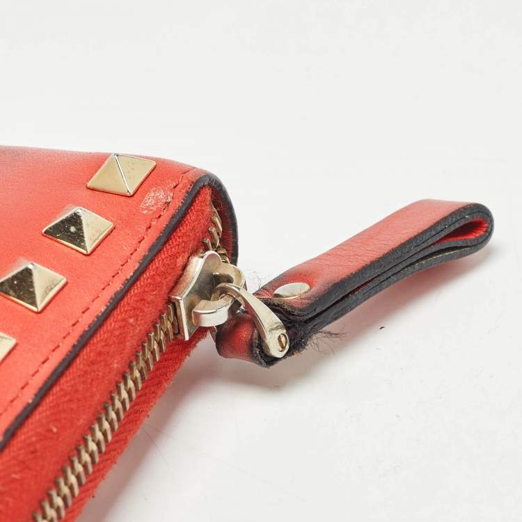 Pre Owned Valentino Red Leather Rockstud Zip Around Continental Wallet