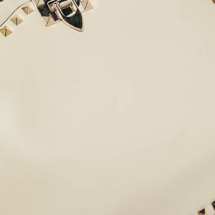 Pre Owned Valentino Off White Leather Rockstud Hobo