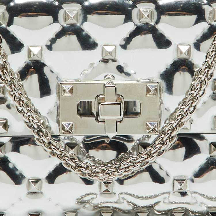 مملوكة مسبقًا Valentino Silver Quilted Patent Leather Small Rockstud Spike Chain Top Handle Bag