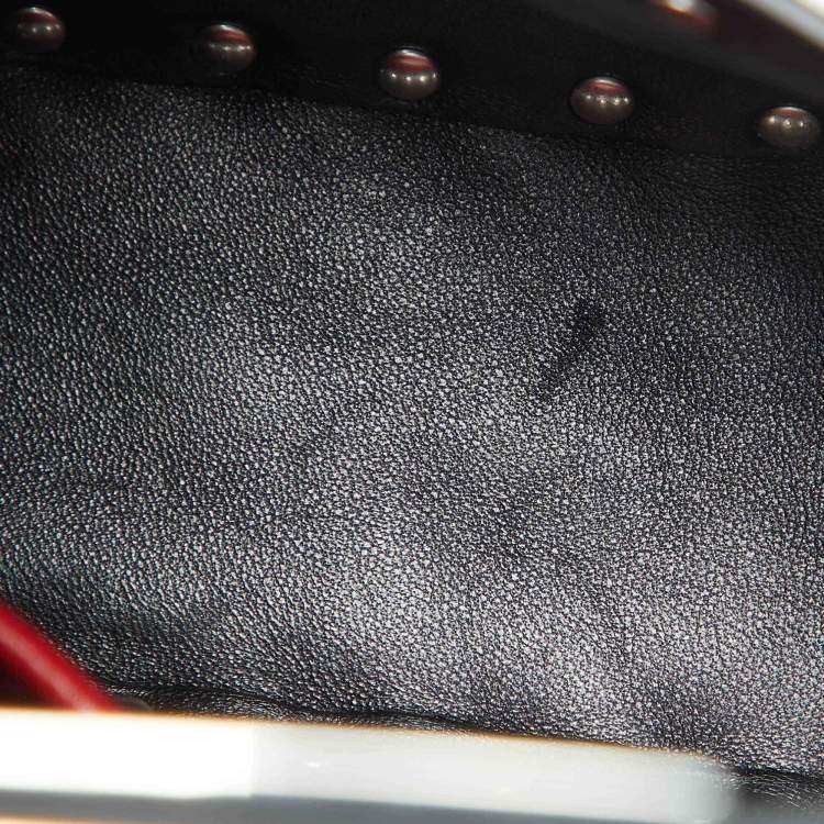 مملوكة مسبقًا Valentino Silver Quilted Patent Leather Small Rockstud Spike Chain Top Handle Bag