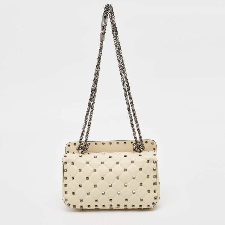 مملوكة مسبقًا Valentino Cream Quilted Leather Small Rockstud Spike Top Handle Bag