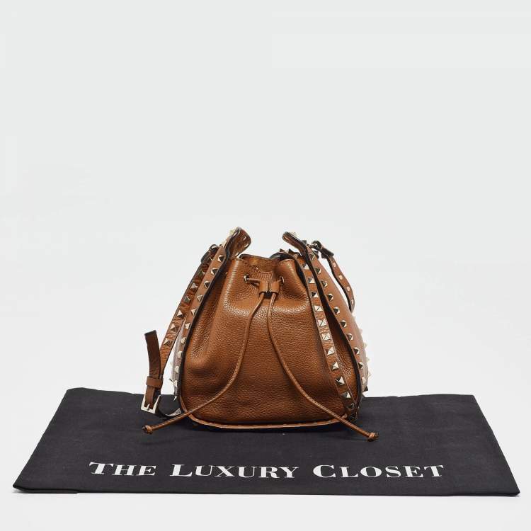 Pre Owned Valentino Brown Leather Rockstud Drawstring Bucket Crossbody Bag
