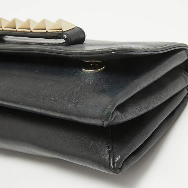 Pre Owned Valentino Black Leather Rockstud Va Va Voom Chain Clutch