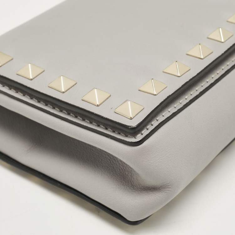 Pre Owned Valentino Ash Blue Leather Rockstud Chain Clutch