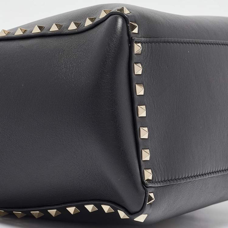 مملوكة مسبقًا Valentino Black Leather Rockstud Trapeze Tote