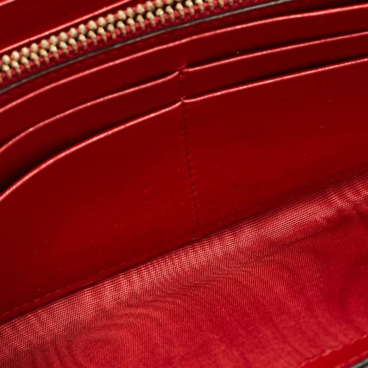Pre Owned Valentino Red Leather Rockstud Continental Wallet