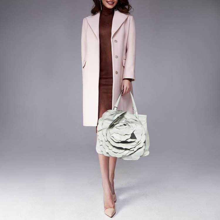 Pre Owned Valentino White Leather 3D Rose Petal Shopper Tote