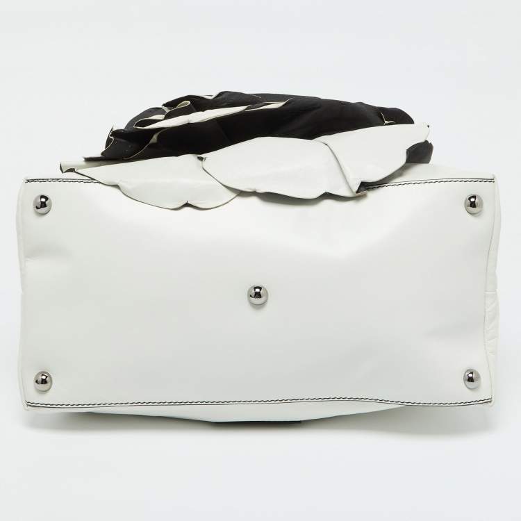 Pre Owned Valentino White Leather 3D Rose Petal Shopper Tote