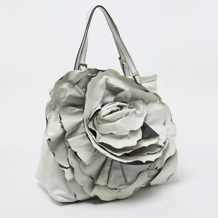 Pre Owned Valentino White Leather 3D Rose Petal Shopper Tote