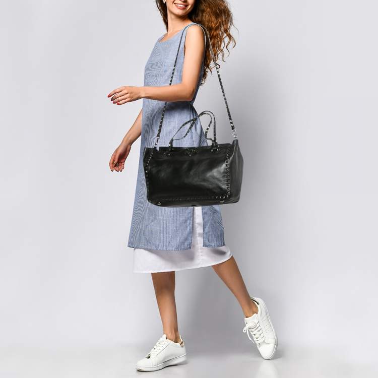 Pre Owned Valentino Black Leather Medium Rockstud Trapeze Tote