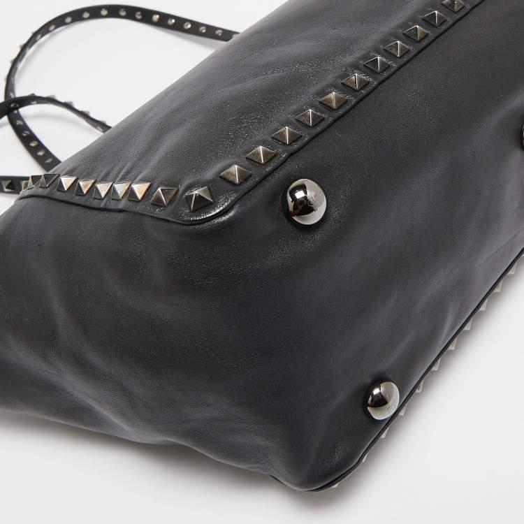 Pre Owned Valentino Black Leather Medium Rockstud Trapeze Tote