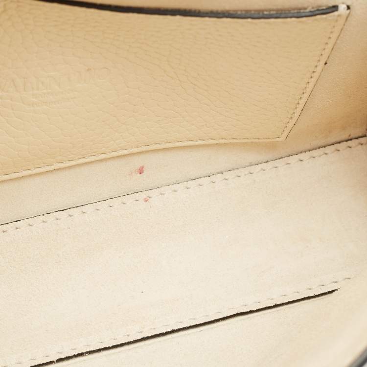 Pre Owned Valentino Off White Leather Rockstud Flap Shoulder Bag