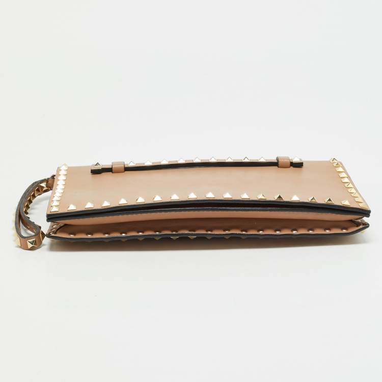 Pre Owned Valentino Beige Leather Rockstud Flap Wristlet Clutch