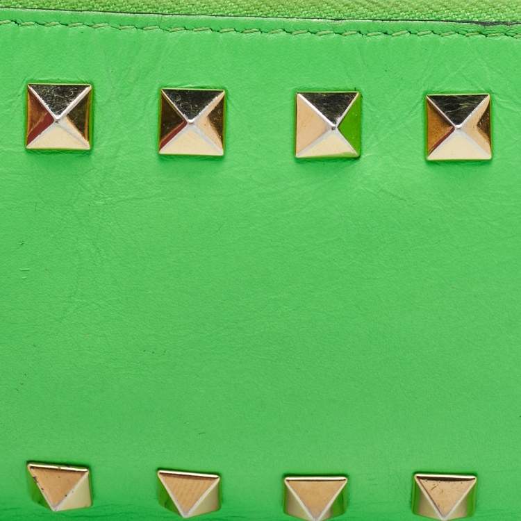 Pre Owned Valentino Neon Green Leather Rockstud Keychain Card Holder