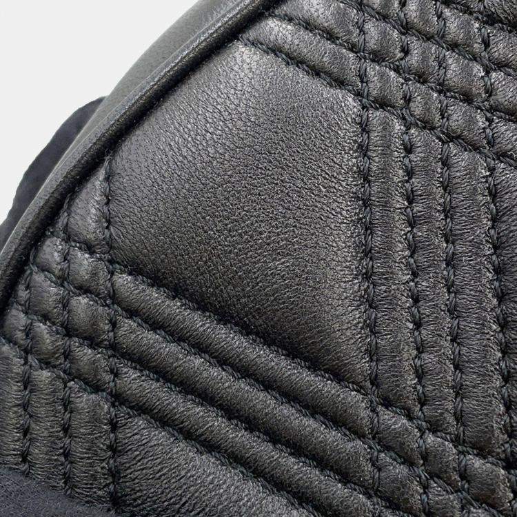 Pre Owned Valentino Garavani Quilty 67 Medium Black Leather Zip-Up Shoulder Bag