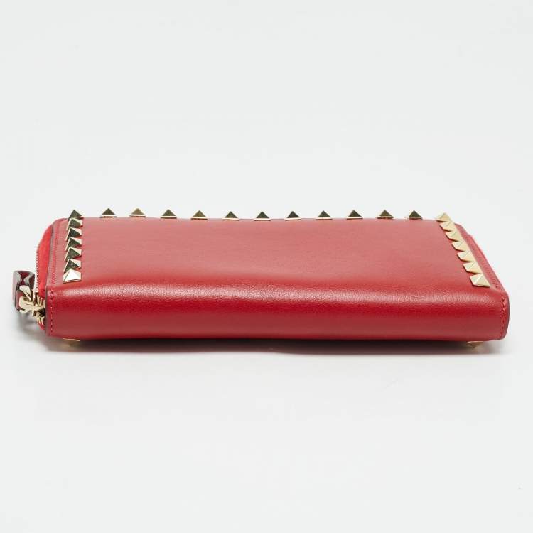 Pre Owned Valentino Red Leather Rockstud Zip Continental Wallet