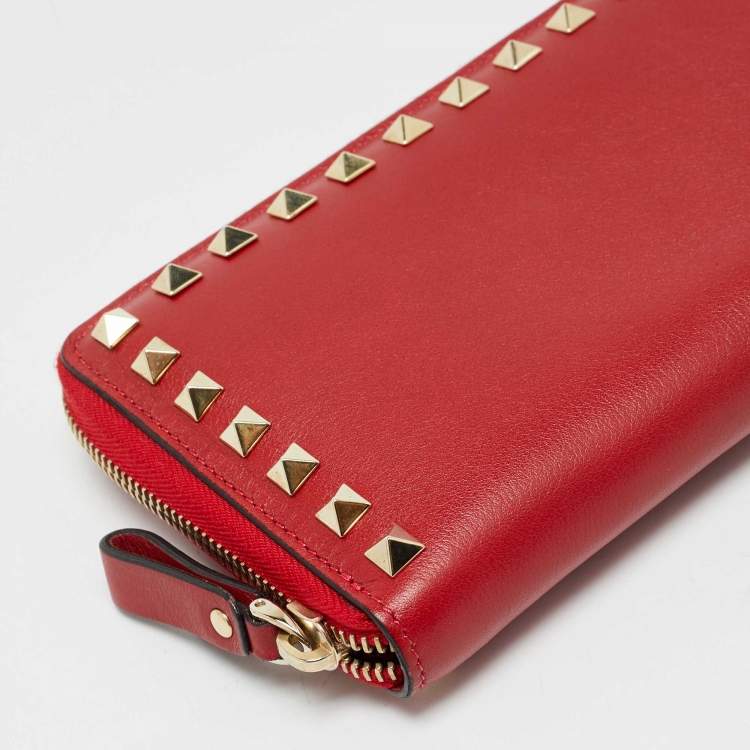 Pre Owned Valentino Red Leather Rockstud Zip Continental Wallet