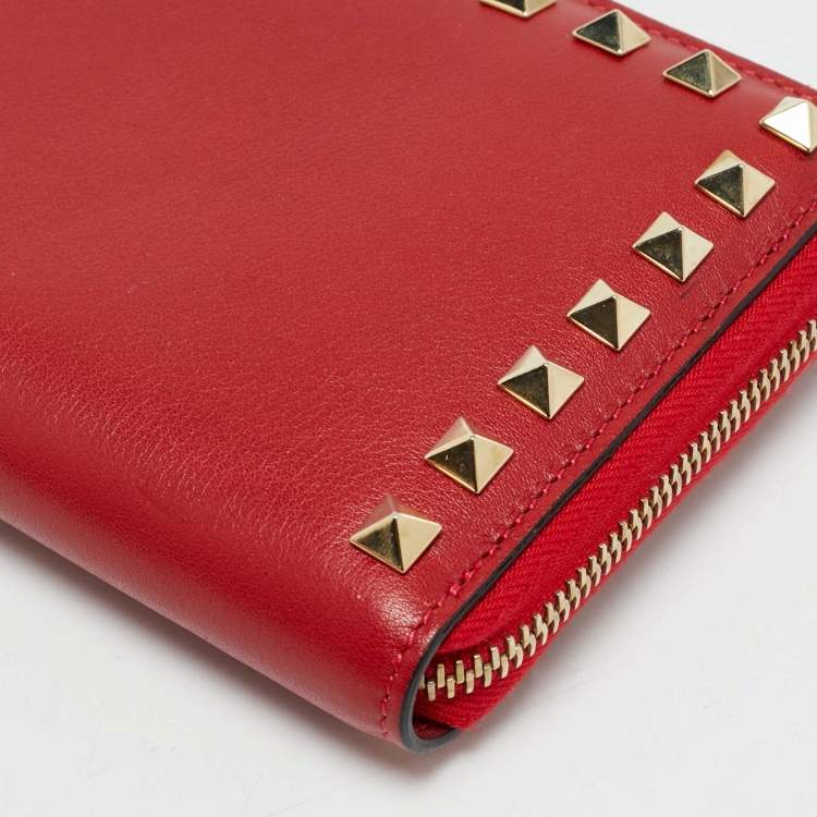 Pre Owned Valentino Red Leather Rockstud Zip Continental Wallet