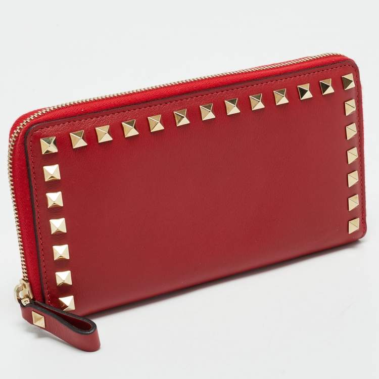 Pre Owned Valentino Red Leather Rockstud Zip Continental Wallet